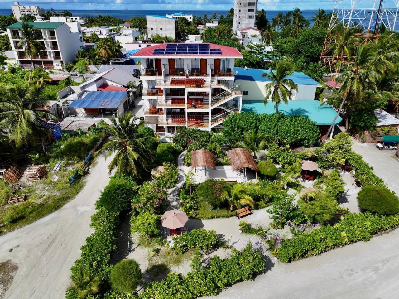 Reef Edge Thulusdhoo, Maldives Hotell Exteriör bild