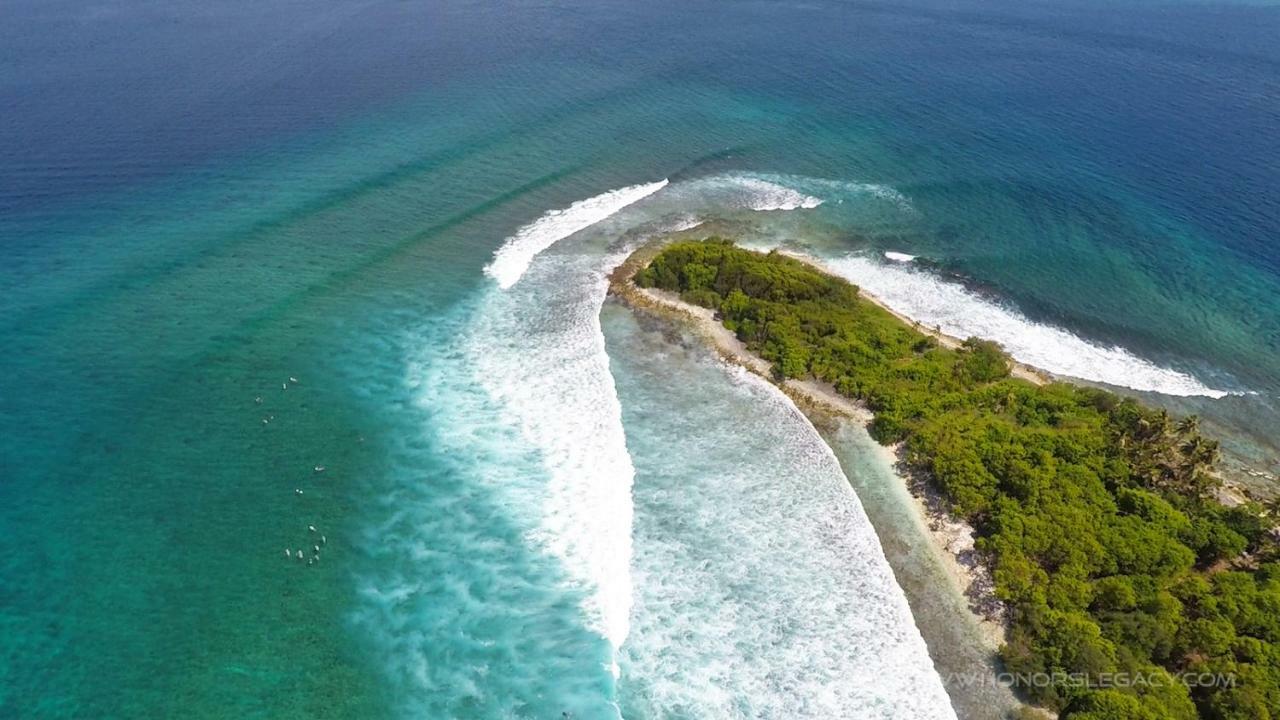 Reef Edge Thulusdhoo, Maldives Hotell Exteriör bild